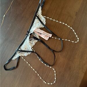 New Tags Victoria’s Secret Dream Angels Crotchless Lace Pearls V-String Small